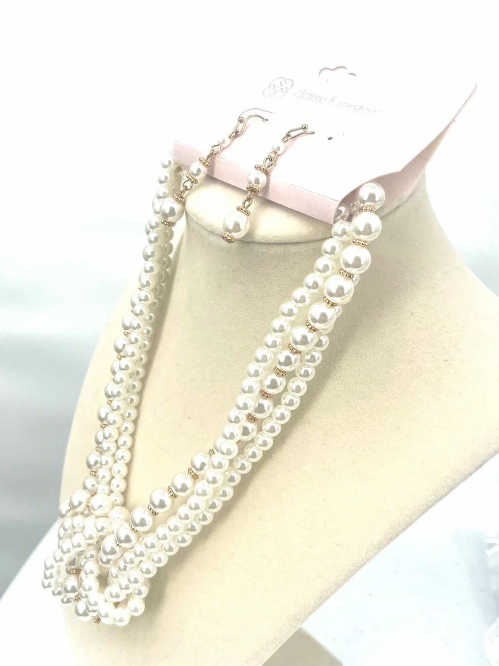 Daisy Fuentes NWT pearl knot necklace earring set